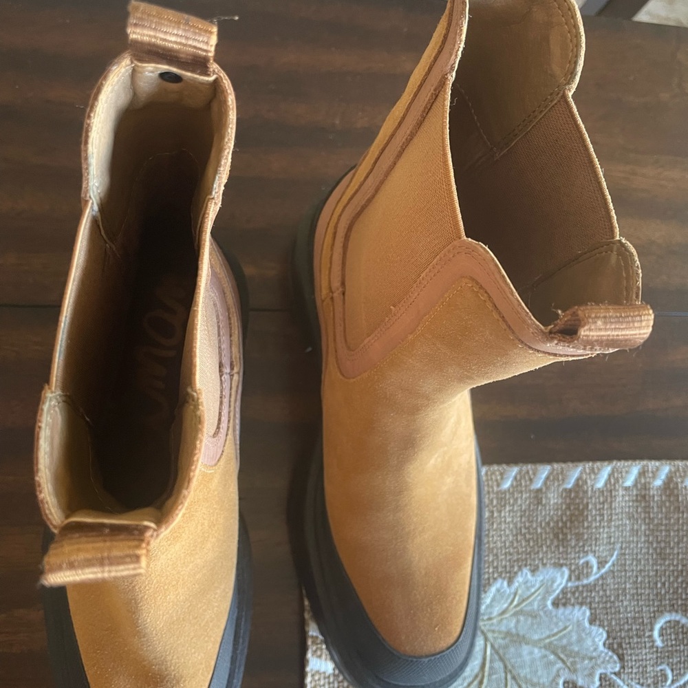 Boots - Picture 6 of 7